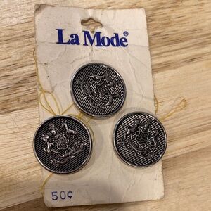 La Mode Silver Crest Button Set